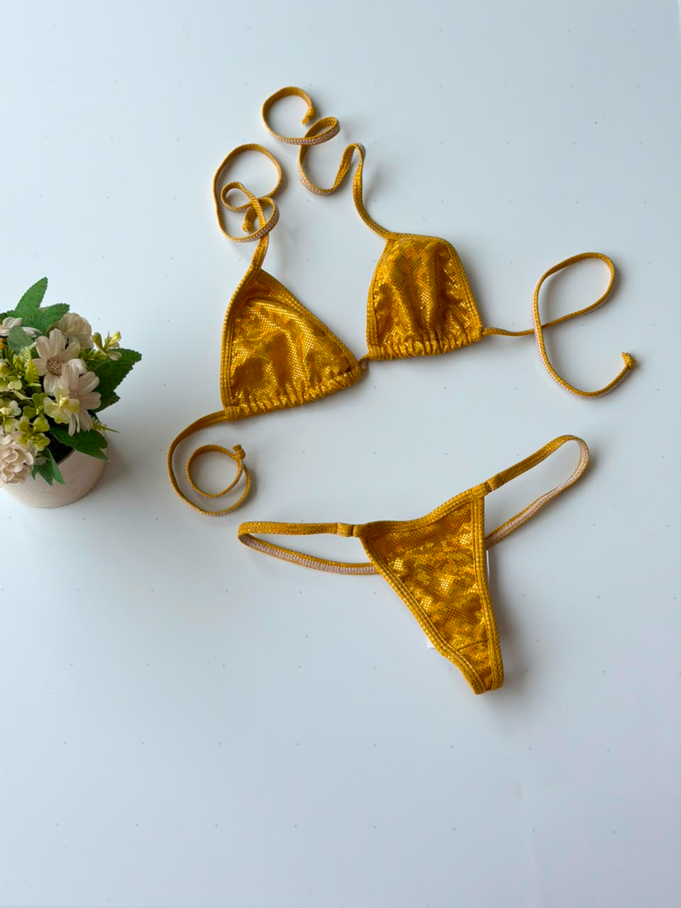 Bikini Brillo Dorado